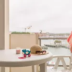 Sowell Residences Le Port تروفيي سور مير