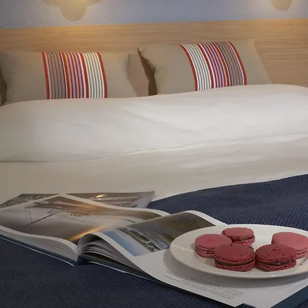 Sowell Residences Le Port 3*