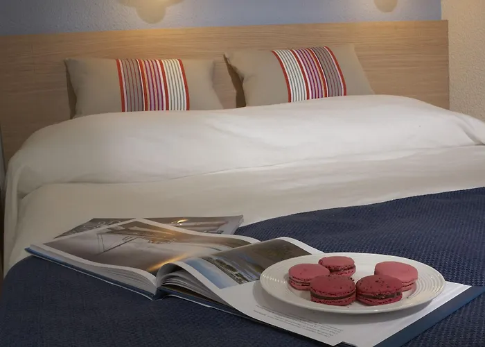 Sowell Residences Le Port 3*