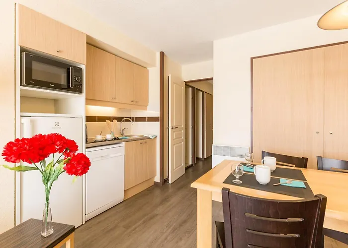 Sowell Residences Le Port 3* تروفيي سور مير